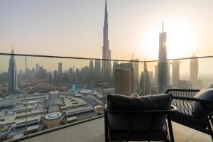 Ultimate Stay Full Burj Khalifa & Downtown Views Designer Luxury High Floor connected to Dubai Mall for 4 People - 5hvězdičkové hotely ve městě Dubaj