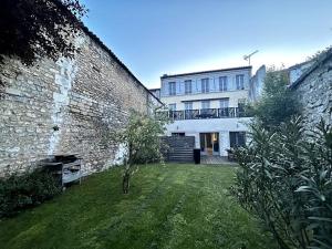 Appartements Logements situes en plein coeur de ville avec jardin : photos des chambres