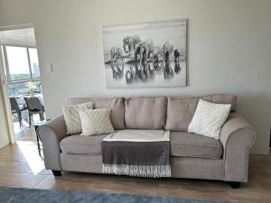 Bella Casa 179 - Atlantic Ocean & Robben Island View - Big Bay Beach Club Apartment