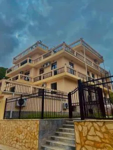 Khidikari Hotel - Tsesi