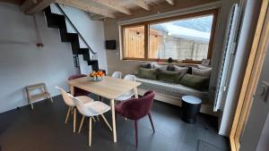 Chalets Chalet*** au pied d'une prairie face a la montagne : photos des chambres