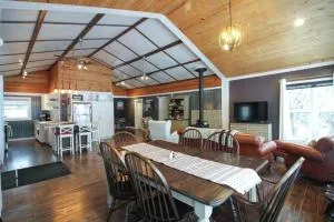 Le Duc on the Lake - Cozy waterfront Cottage - Thurso