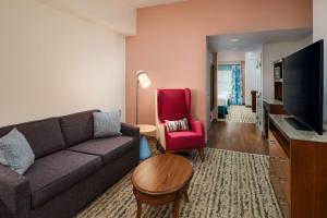 Junior Suite with Two Queen Beds room in Hilton Garden Inn Atlanta Midtown