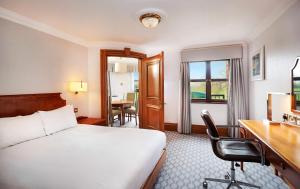 Grand Hilton Suite room in Hilton Puckrup Hall Tewkesbury