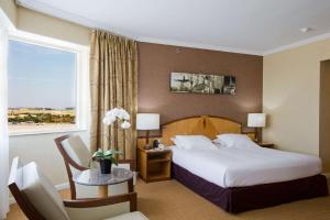 Hotels Hilton Paris Charles De Gaulle Airport : Chambre Familiale avec Lit King-Size