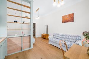 Central Vienna Apartment with Garden View