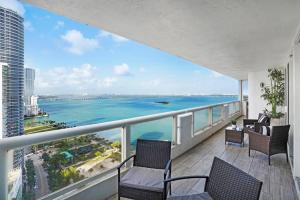 Miami Vice! Totally Renovated, Water & Park Views!