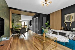 Free Parking Luxury Safari House