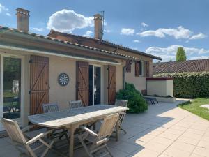 Sejours chez l'habitant Chambre - belle maison piscine : photos des chambres