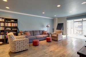 Upscale Denver Condo with Communal Deck and Gym!