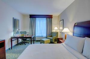 King Room with Roll-In Shower - Mobility/Hearing Accessible room in Hilton Garden Inn Norwalk