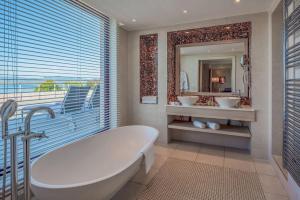 Hotels Hilton Evian Les Bains : Suite Lit King-Size Exécutive