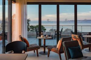 Hotels Hilton Evian Les Bains : Chambre Lit King-Size Exécutive avec Accès au Salon Exécutif