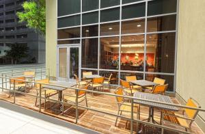 Hampton Inn Houston Downtown image 5