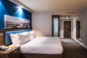 Queen Room room in Hampton By Hilton Aberdeen Airport