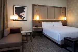 Deluxe King Room room in H Hotel Los Angeles Curio Collection By Hilton