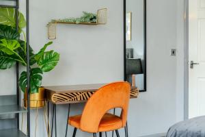 Free Parking Irlam Flat