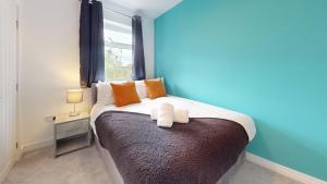 Cosy 2 bed Apartment 1st Floor Business & Leisure Parking and Wifi by Jesswood Properties