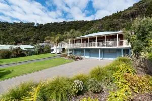 The Beach House - Paihia Holiday Home - Haruru