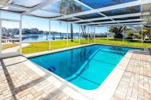 Luxe Private Waterfront Getaway with Pool in Ozona - Ozona