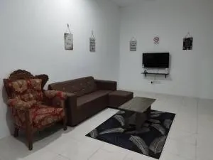 Homestay Bajet di Taman Koperat Putera Bukit Kluang, Terengganu - Kampung Raja