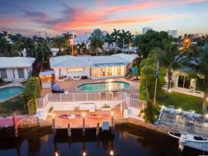 Adorable house with Amazing water front of canal - Cypress Isles Estates