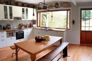 Explore Derby from Gorgeous Home with Outdoor Bath - Gladstone