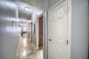 RG 306 Hillside River Retreat