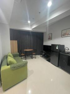 Luxe 1-Bedroom Haven with Ocean View on the 5th Floor of Kalani Tower