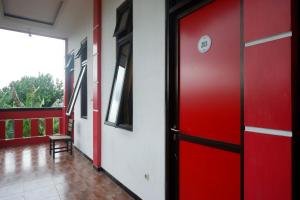 RedDoorz near Alun Alun Wonosobo 2