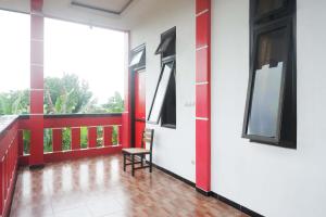 RedDoorz near Alun Alun Wonosobo 2