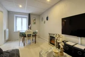 Aux volets bleus - Allarmont