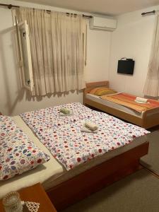 Room in Sukosan with balcony, air conditioning, WiFi 5188-1