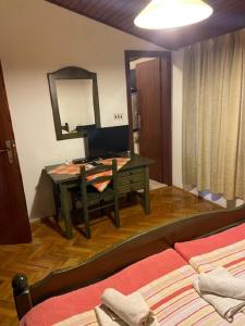 Room in Sukosan with balcony, air conditioning, WiFi 5188-8