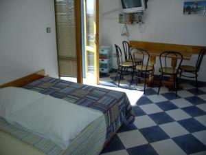 Studio apartment in Sucuraj with sea view, balcony, air conditioning, WiFi 3560-3