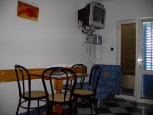 Studio apartment in Sucuraj with sea view, balcony, air conditioning, WiFi 3560-3