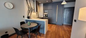 Sleek City Apartment With Premium Amenities