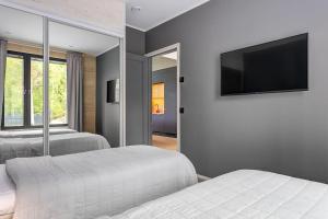 Villa Padel - Premium Lakeside Residence & Grounds