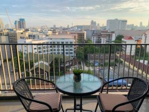 Base Hub - 2 Bedroom 53 m2 by Central and Hilton