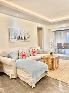 Vouliagmeni Sea and Sun Apartment - 武利亚格迈尼