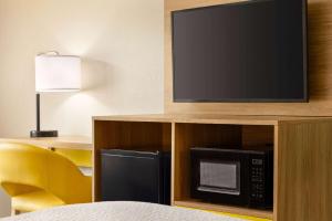 Double Room with Two Double Beds - Non-Smoking room in Days Inn by Wyndham McComb MS