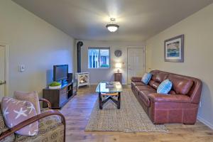 Anacortes Condo - Walk to Town, Marina, and Bay!