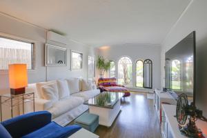 Long Beach Vacation Rental Walk to Beach and Shops