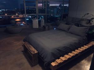 Sea view Batchelor apartment with Cinema room