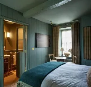 Dusk at The Sun Inn Felmersham - Stanwick