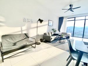 Beacon Executive Suites #Minimalist #SkyPool #Georgetown #6pax #2BR 2bath #3 Queen #Quality well maintained #Private host