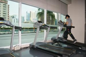 The Beacon Makati by mvmtransient