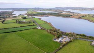 Traditional Cottage with Private Hot Tub in the Heart of Donegal