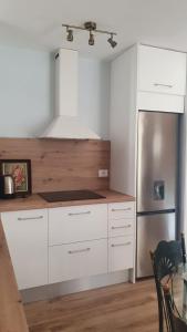 Apartamento con jardín y piscina