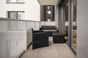 72m2 Manufaktura Prestige Suite with Parking by Rentujemy